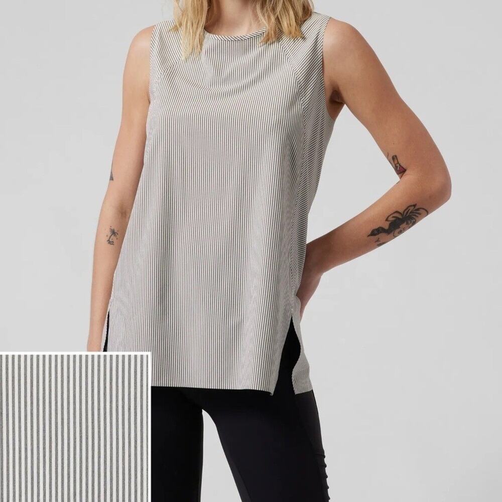 Athleta Zephyr Refined Tank Top Womens S White Gray Striped Breathable Crew Neck